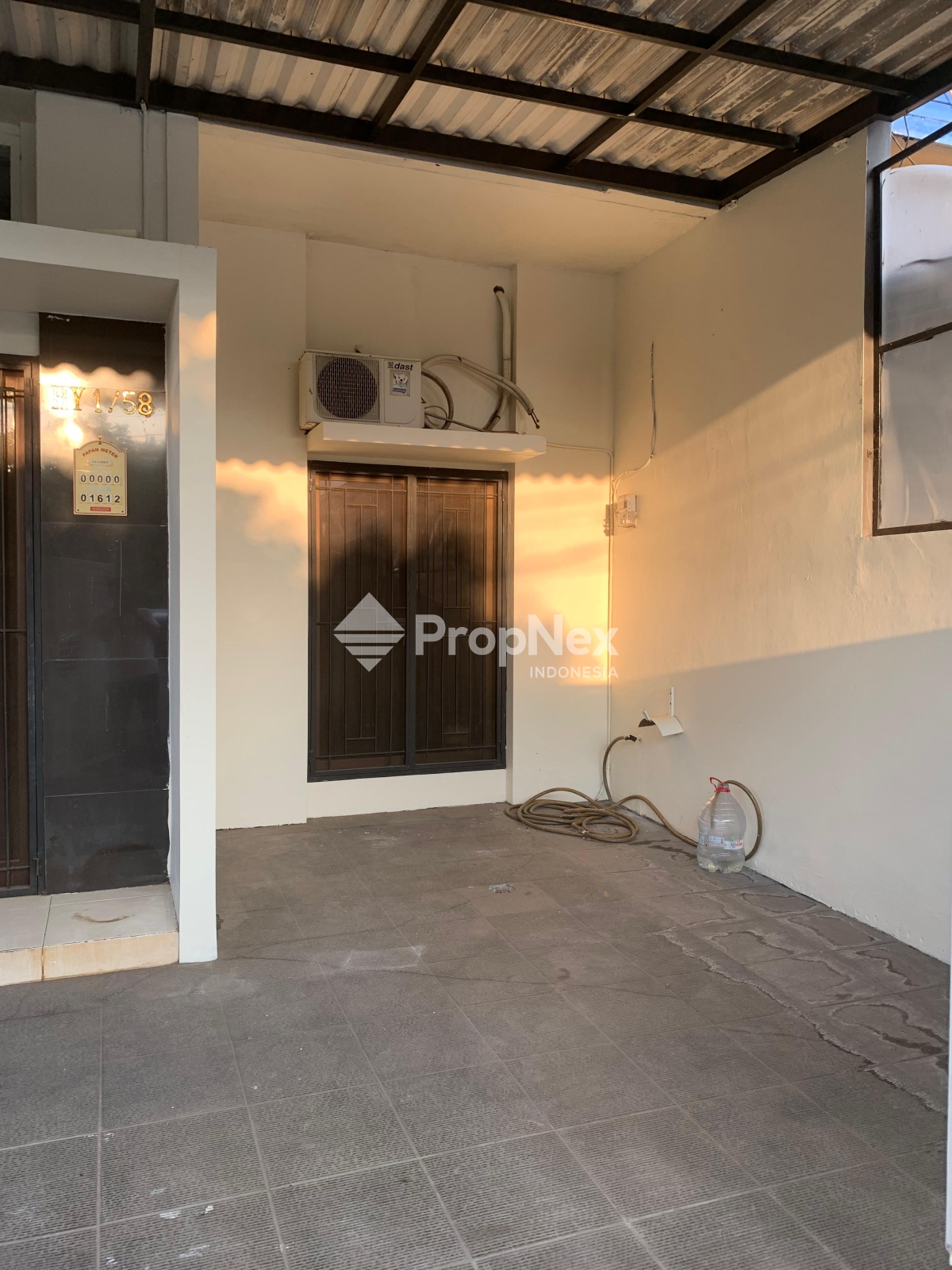 Rumah Cantik 3 Lantai di Harapan Indah, Bekasi — foto 2